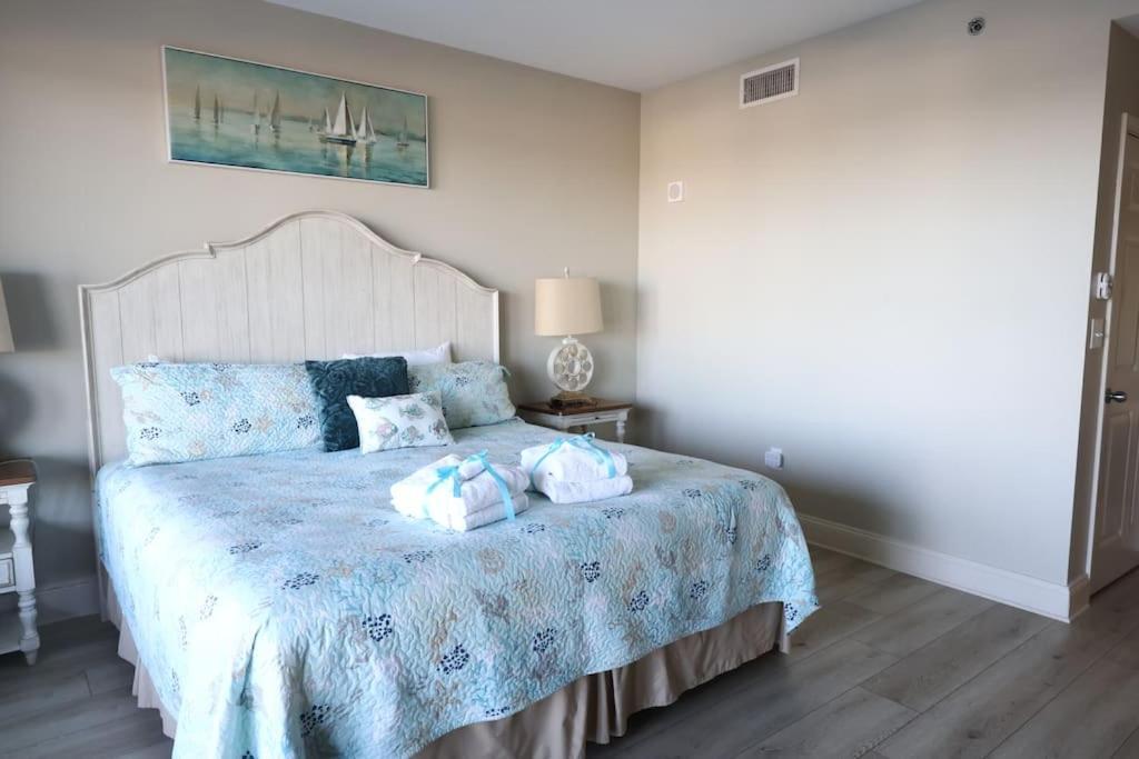 Laketown Wharf 1233 Luxury Apartment