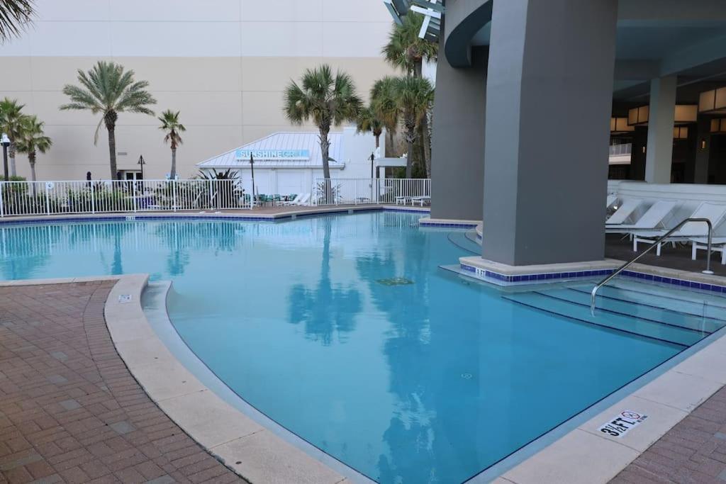 Laketown Wharf 1233 Luxury Apartment