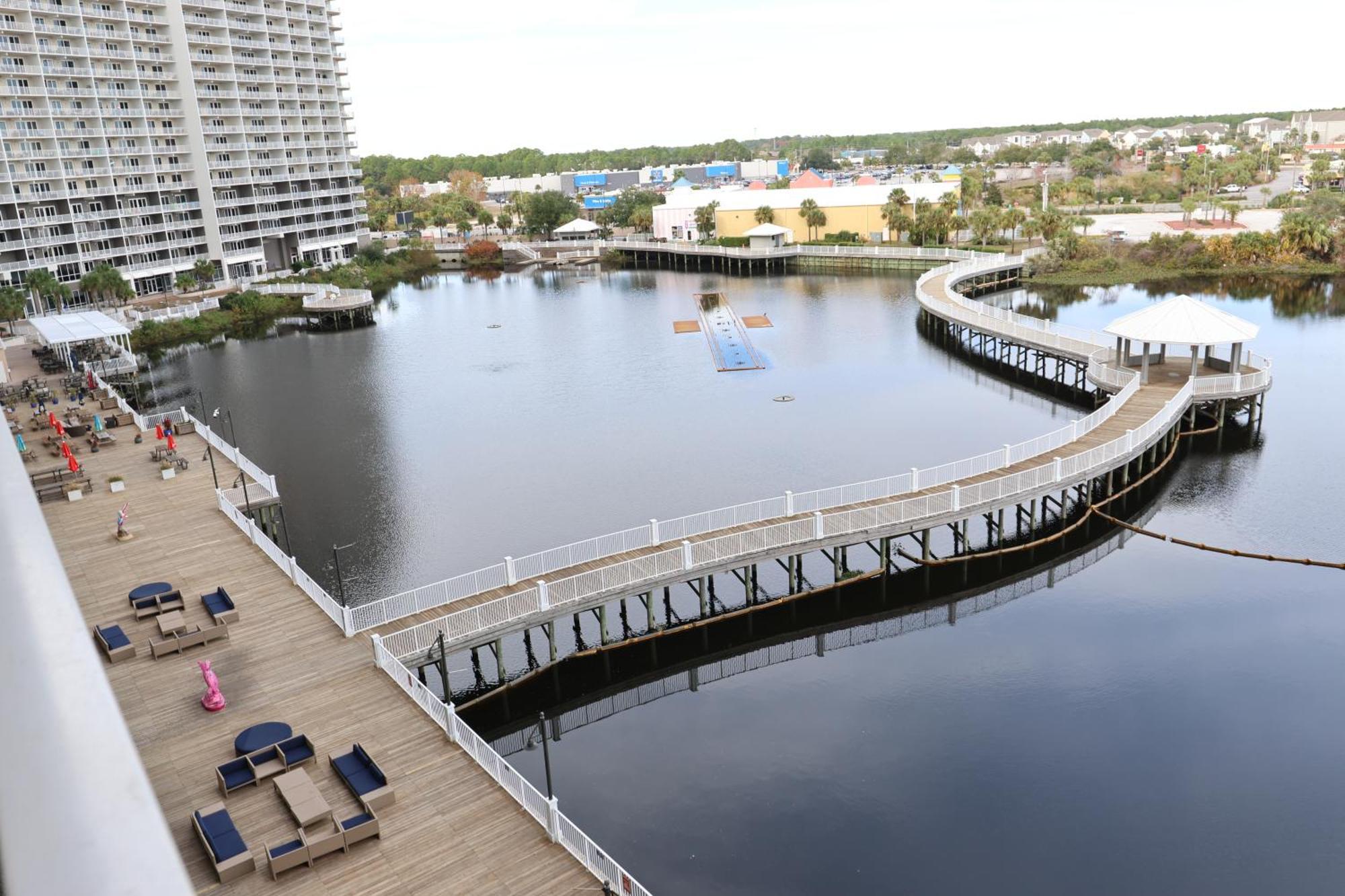Laketown Wharf 1233 Luxury Apartment
