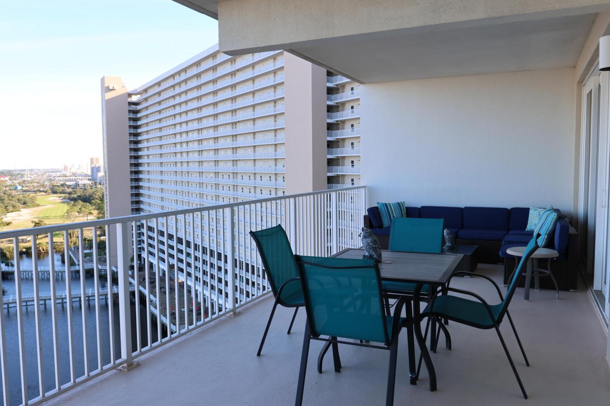 Laketown Wharf 1233 Luxury Apartment *