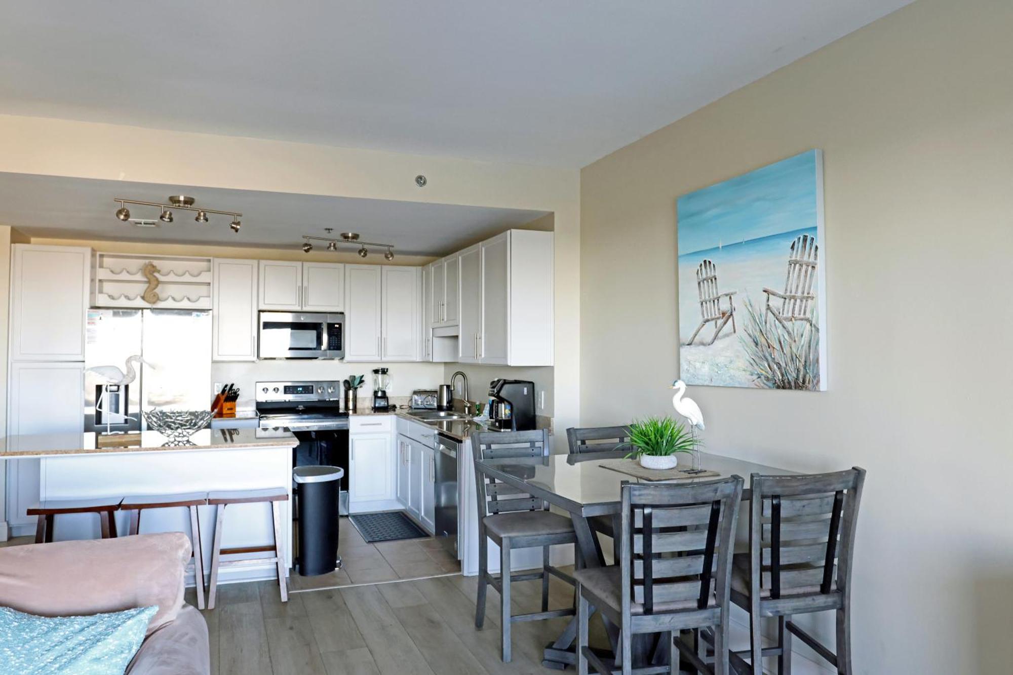 Laketown Wharf 1233 Luxury Apartment