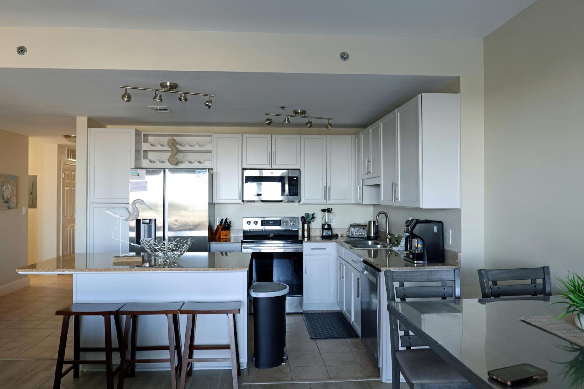 Laketown Wharf 1233 Luxury Apartment