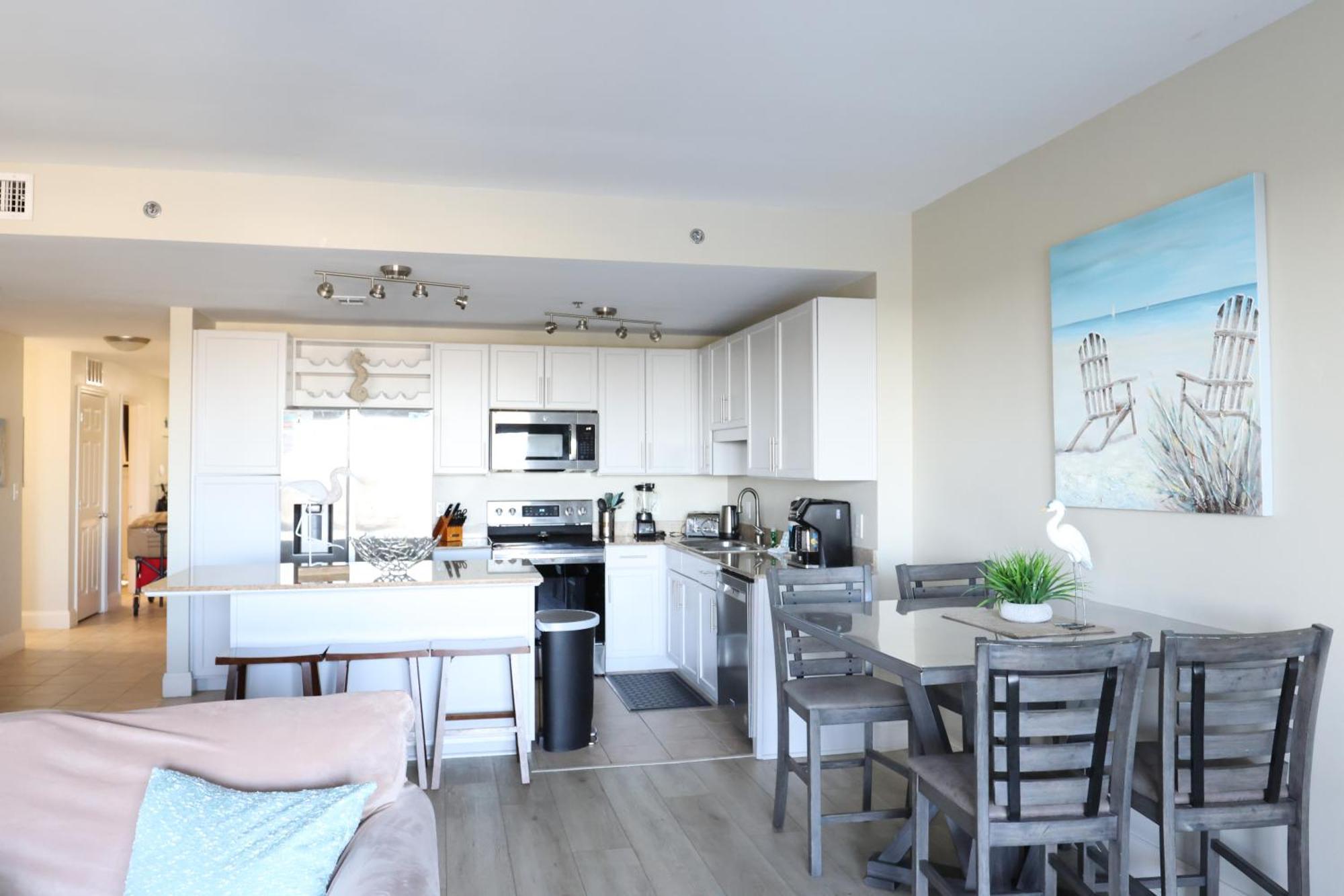 Laketown Wharf 1233 Luxury Apartment